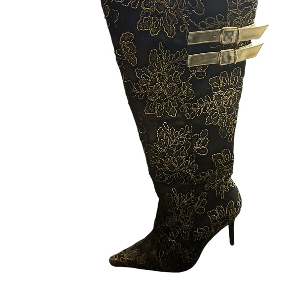 Colin Stuart boots us - Picture 9 of 12